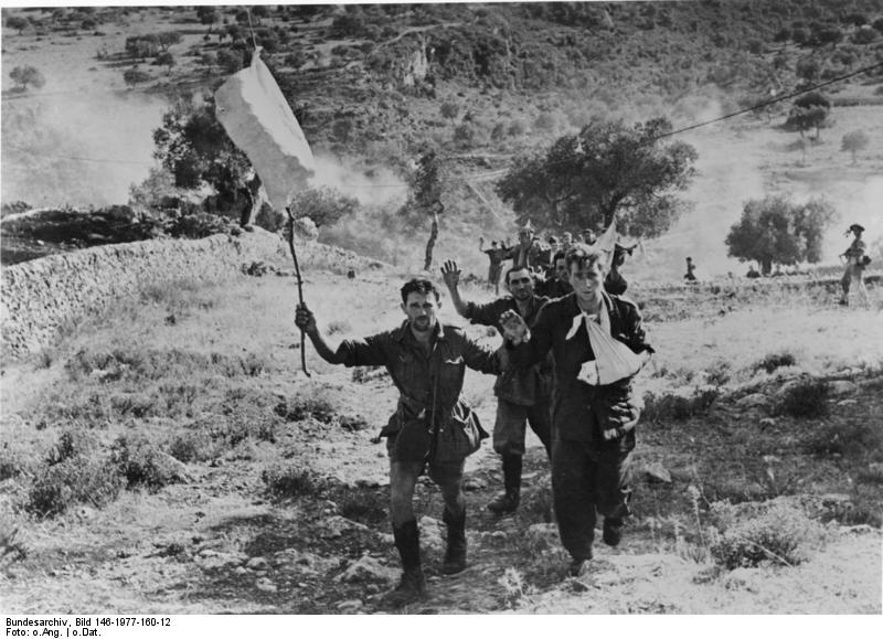Sicilia, 1943: soldati italiani si arrendono agli alleati