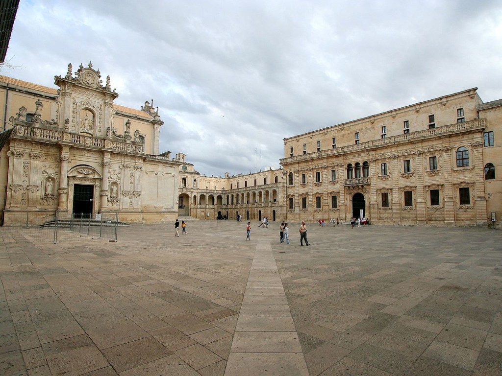 Piazza Duomo a Lecce [CC-BY-SA-3.0 o GFDL]