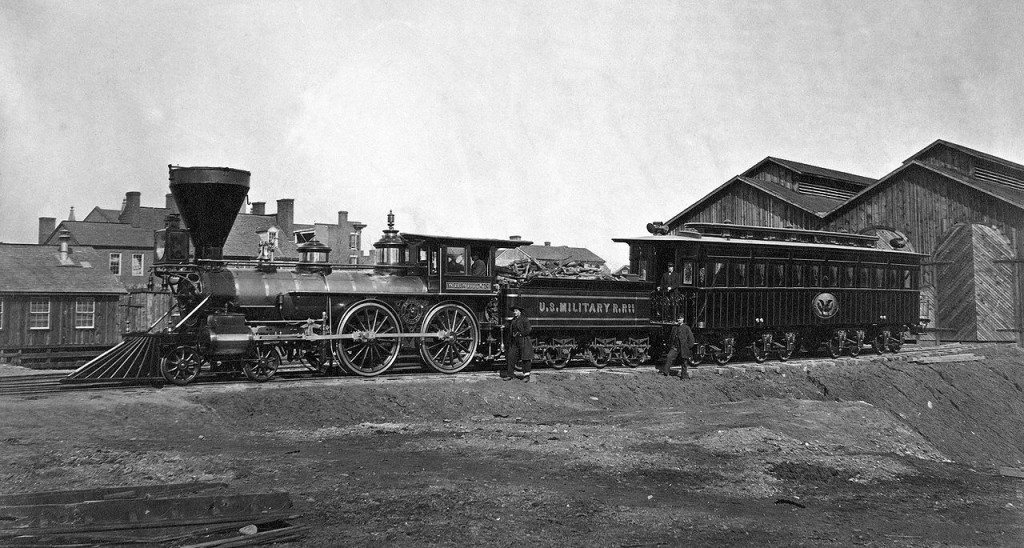 Locomotiva William Mason 4-4-0 "W.H. Whiton" delle United States Military Railroad (USSMR) con la carrozza presidenziale di Abraham Lincoln, gennaio 1865
