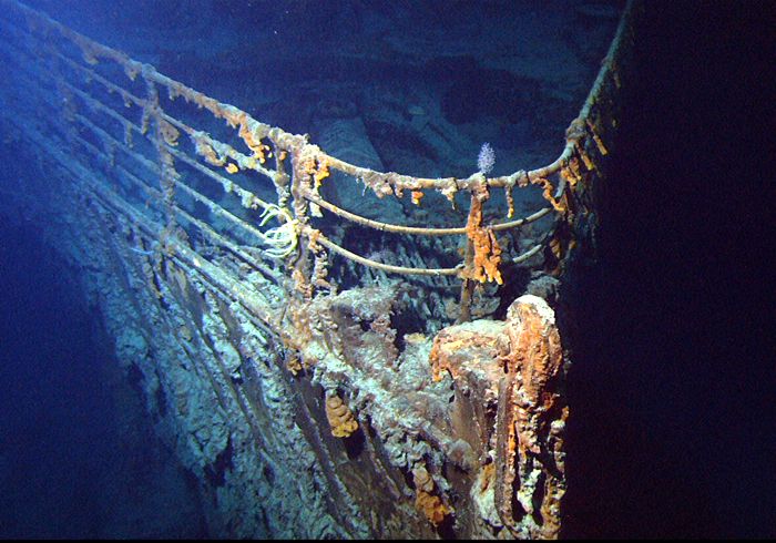 1 - Prua del Titanic nel giugno 2004