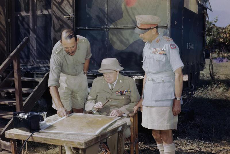 Winston_Churchill_discussing_the_battle_situation_in_Italy