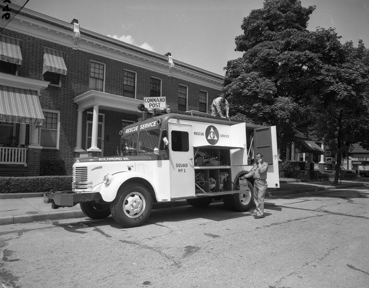 Richmond_Rescue_Service_truck_(2898498307)