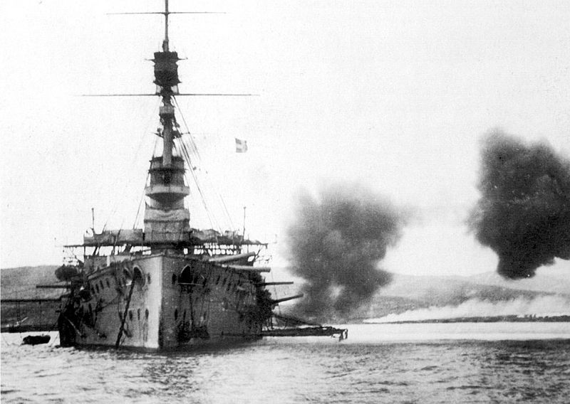 HMS_Cornwallis_broadside_Suvla_December_1915