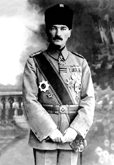 Mustafa_Kemal_Atatürk_(1918)