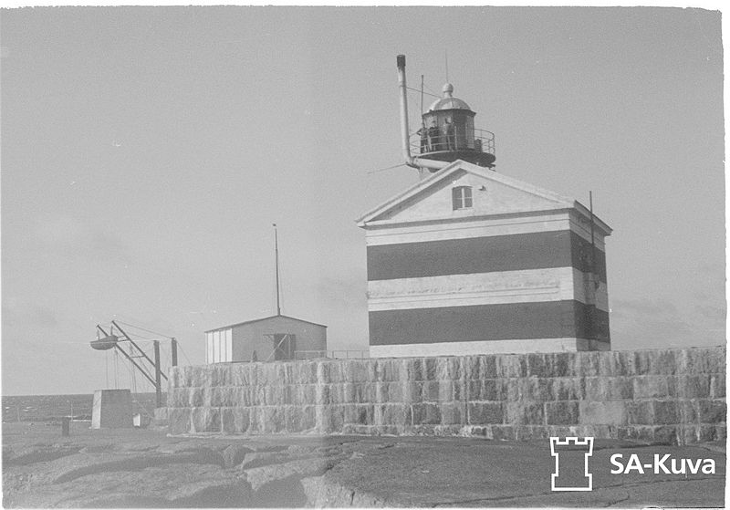The_Märket_Lighthouse_and_accommodation_September_1942