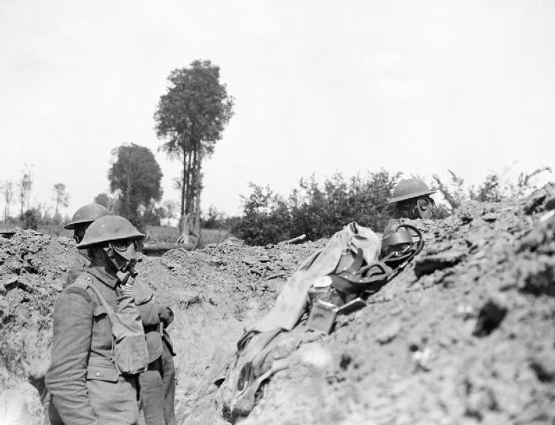 Royal_Scots_in_gas_masks_25-06-1918