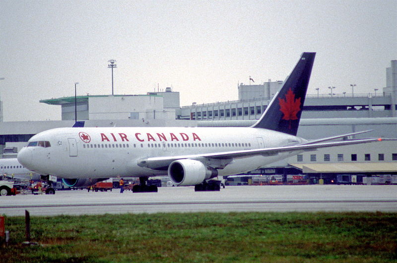 Air Canada Boeing 767-233 C-GAUN @MIA; 24.01.1998 [CC-BY-SA 2.0]