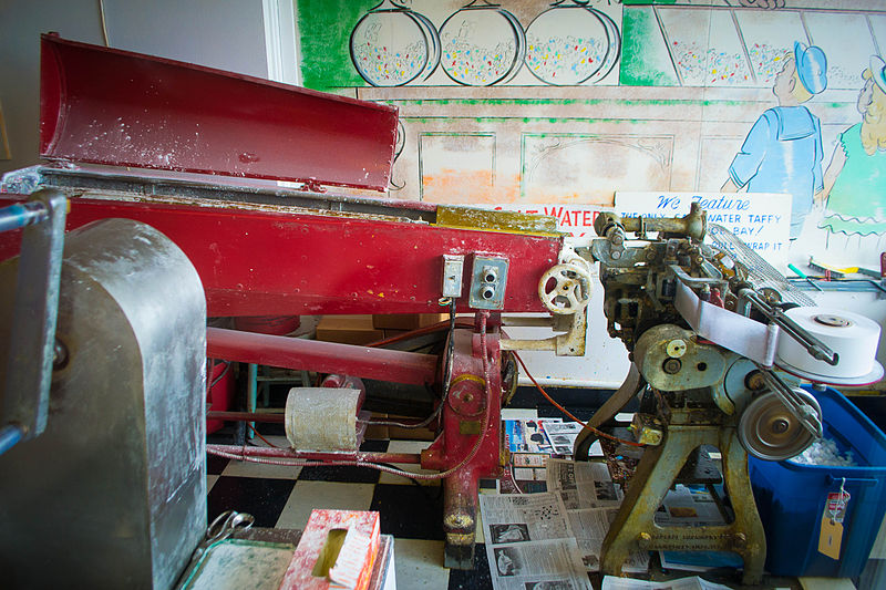 Salt_Water_Taffy_Stretching_and_Wrapping_Machines