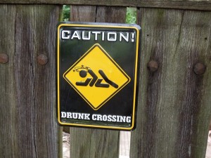 "drunk crossing" (Pixabay)