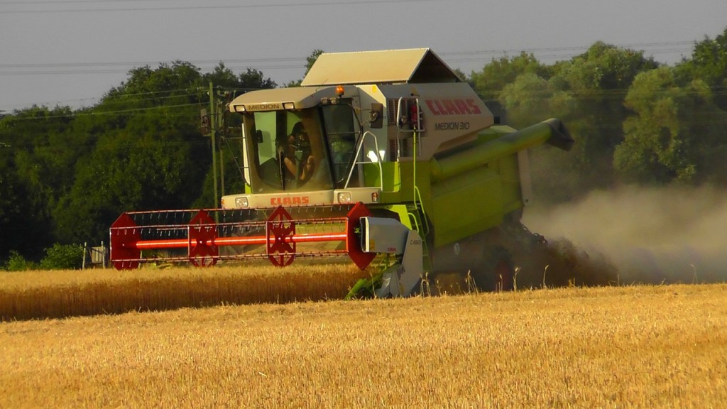 combine-harvester-168740_1280