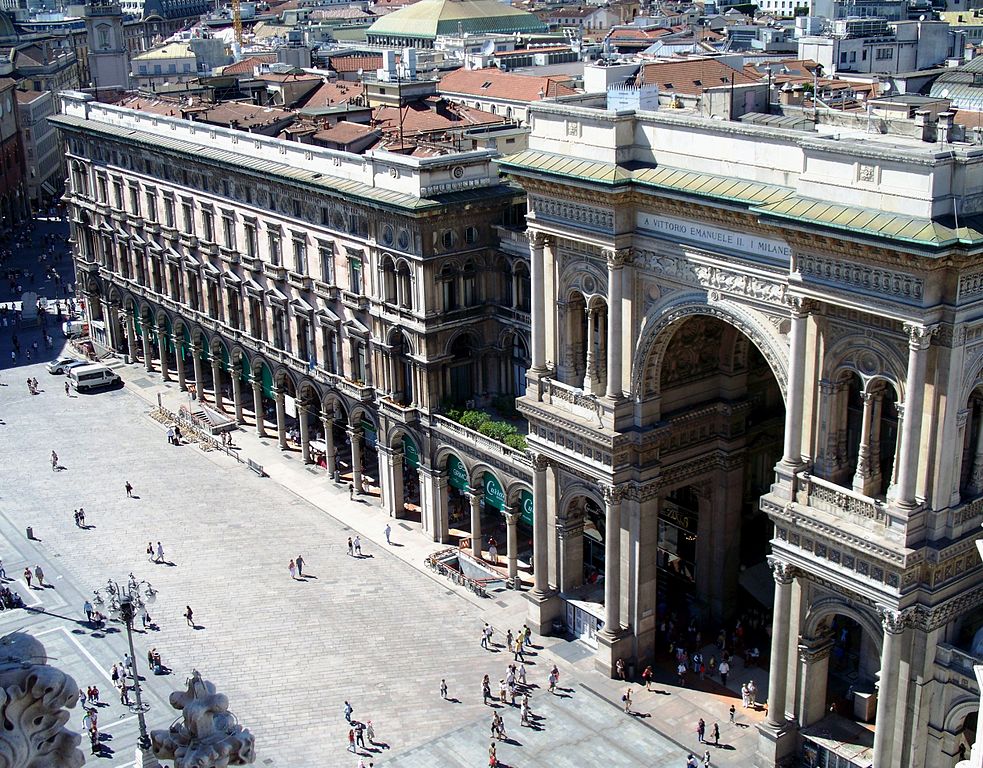 Galleria-Vittorio-Emanuele-II-ingresso-piazza