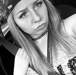"Duckface" (Commons)