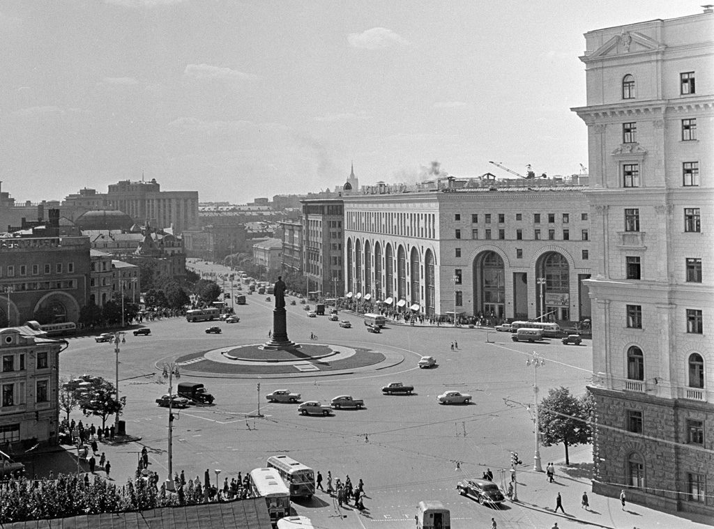 Piazza Dzerzhinsky (oggi Lubyanka) a Mosca, sede del quartier generale del KGB.