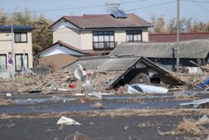 Una casa rasa al suolo dallo tsunami a Namie, nella prefettura di Fukushima.
