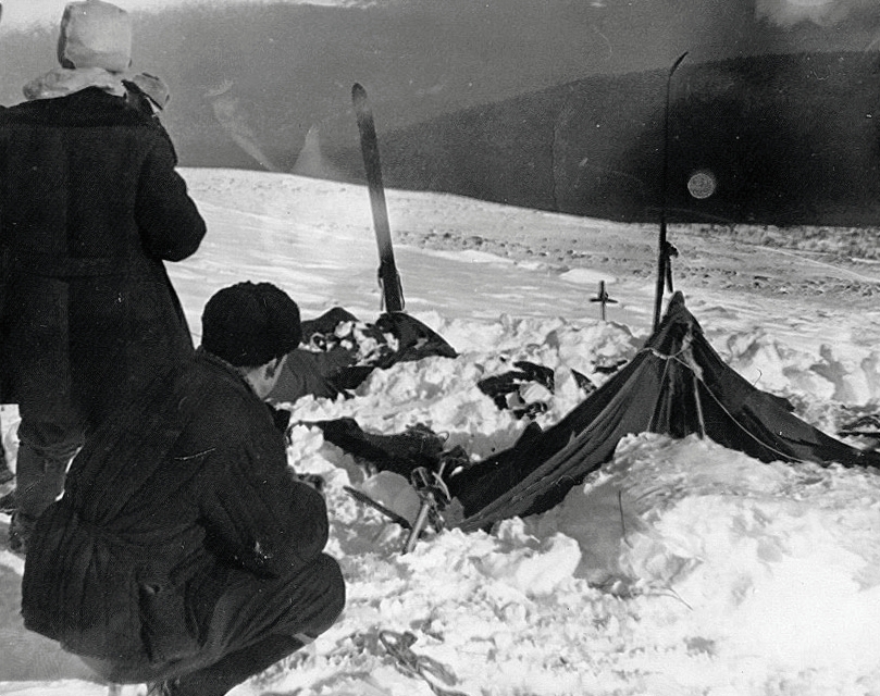 i soccorritori ritrovano i resti dell'accampamento