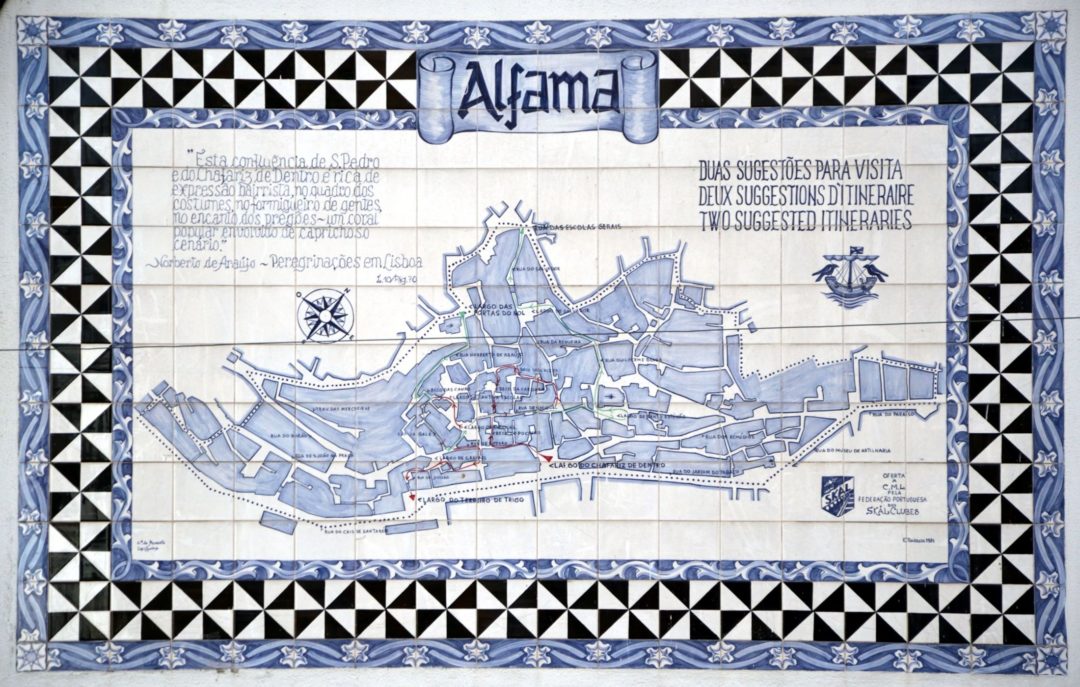 mappa dell'Alfama di Lisbona in azulejos