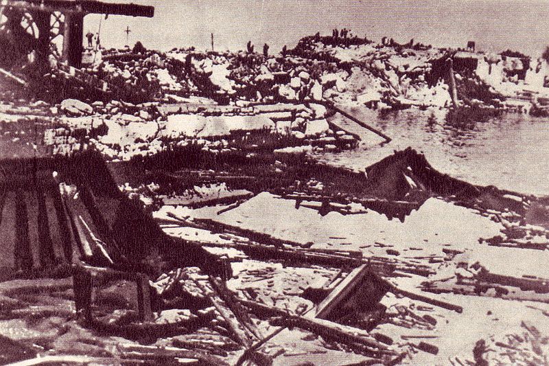 1943, il porto di Bari subito dopo gli scontri tra i guastatori tedeschi e i militi italiani