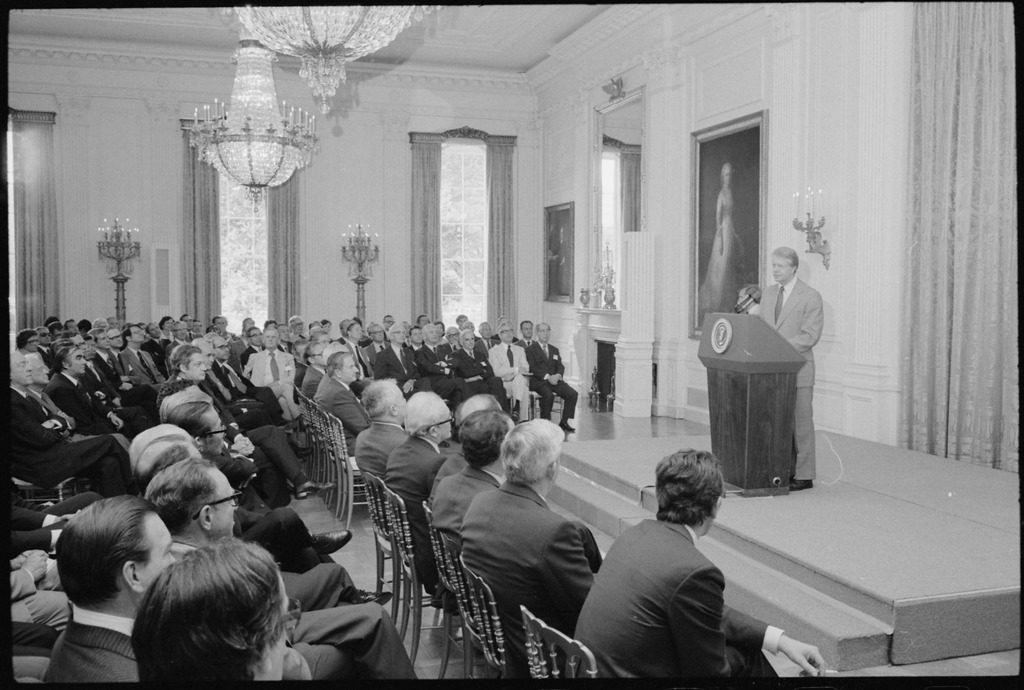 Jimmy Carter presiede l'incontro della Commissione Trilaterale alla Casa Bianca il 12 giugno 1978.