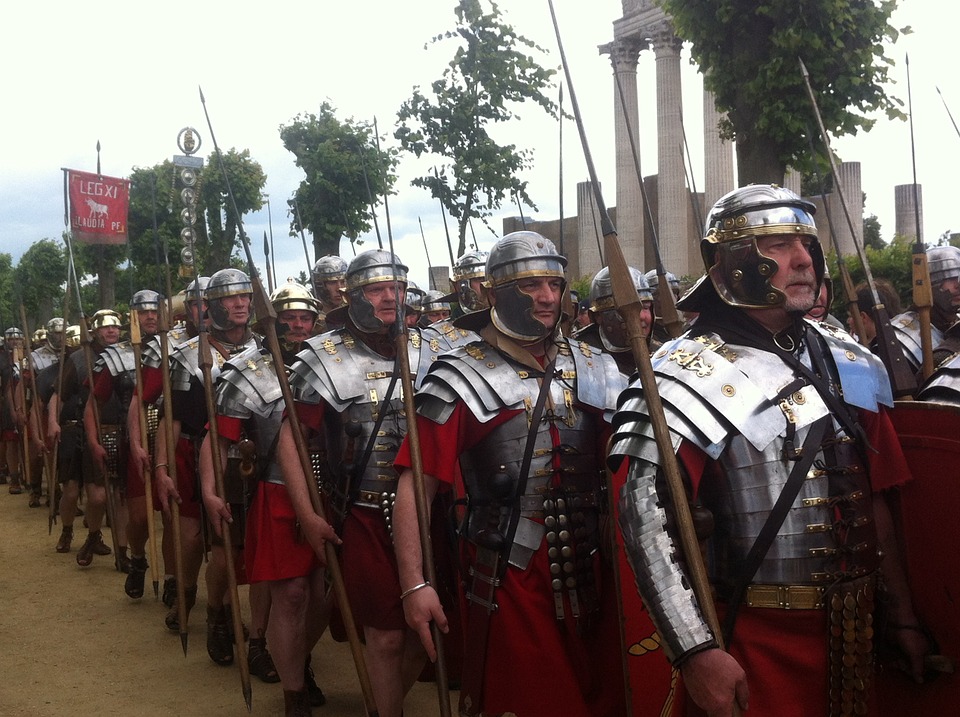 legionari romani in marcia (rievocazione storica)