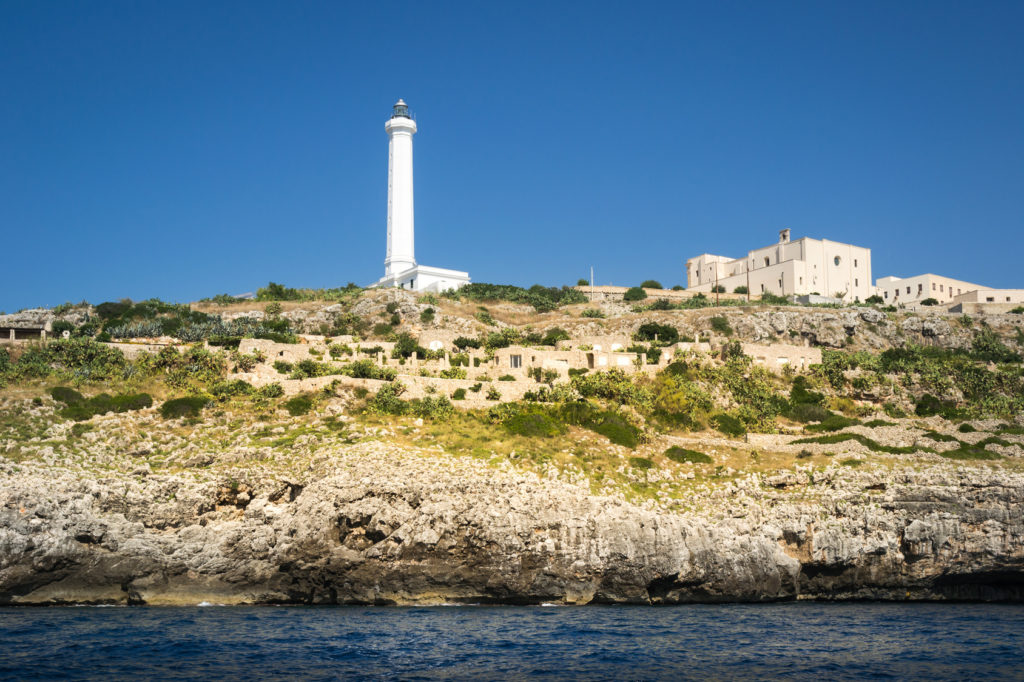 Capo Santa Maria di Leuca, faro e basilica visti dal mare