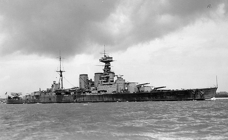 L'incrociatore da battaglia britannico HMS "Hood" (1932 c.a)