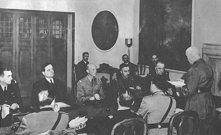 Armistizio di Villa Incisa: Badoglio legge le condizioni alla delegazione francese.