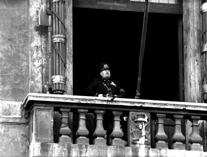 Mussolini dichiara guerra alla Francia ed al Regno Unito il 10 giugno del 1940.