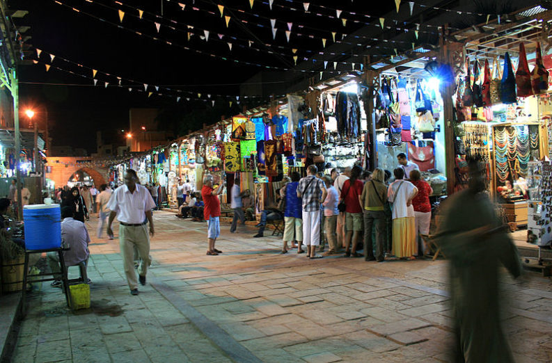 Suk di Aswan di notte