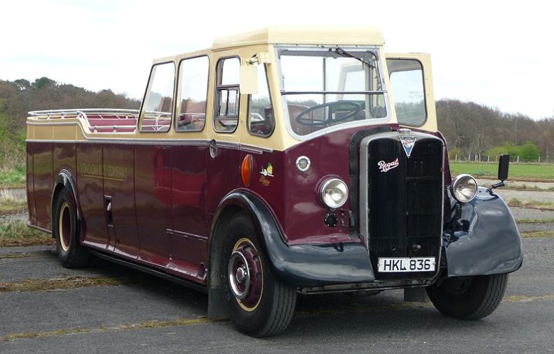 Un "torpedone" AEC Regal I/Beadle della London Bus Company.