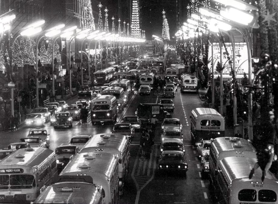 Traffico a Chicago durante il periodo natalizio, 1962.