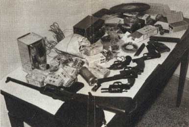 Armi e materiali ritrovati in un covo nappista