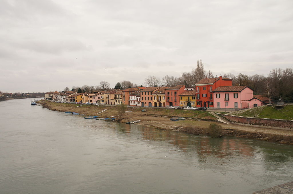 Pavia, Borgo Basso - case in riva al Ticino