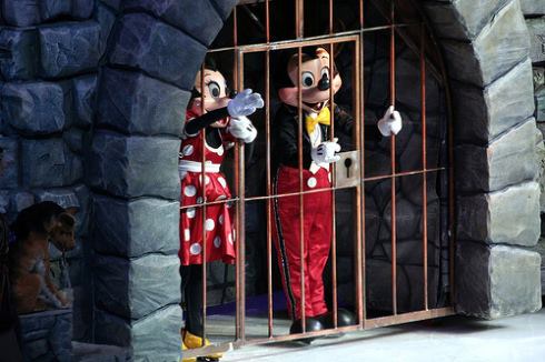 Topolino e Minnie in prigione