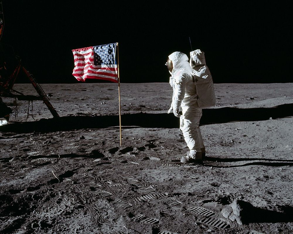 Edwin E. Aldrin saluta la bandiera sulla Luna, missione Apollo 11